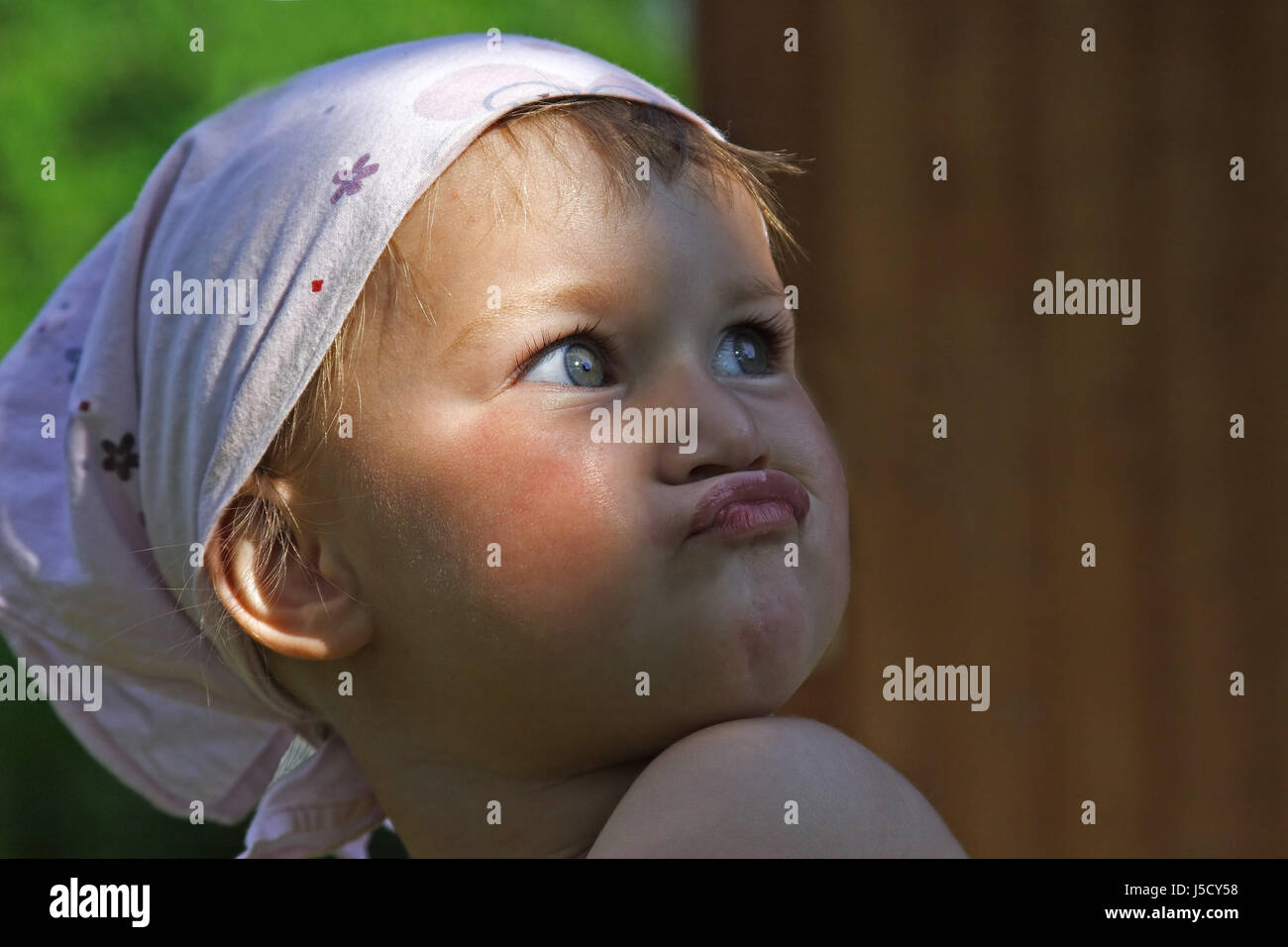Portrait De La Bouche Yeux Bebe Fichu Grimace Funny Portrait Enfants Eyed Soucoupe Photo Stock Alamy