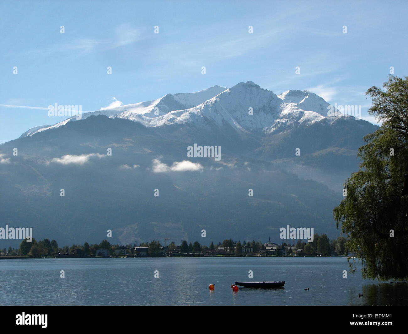 Montagne autrichiens Autriche l'eau salée bouée mer océan eau aviron montagne Banque D'Images