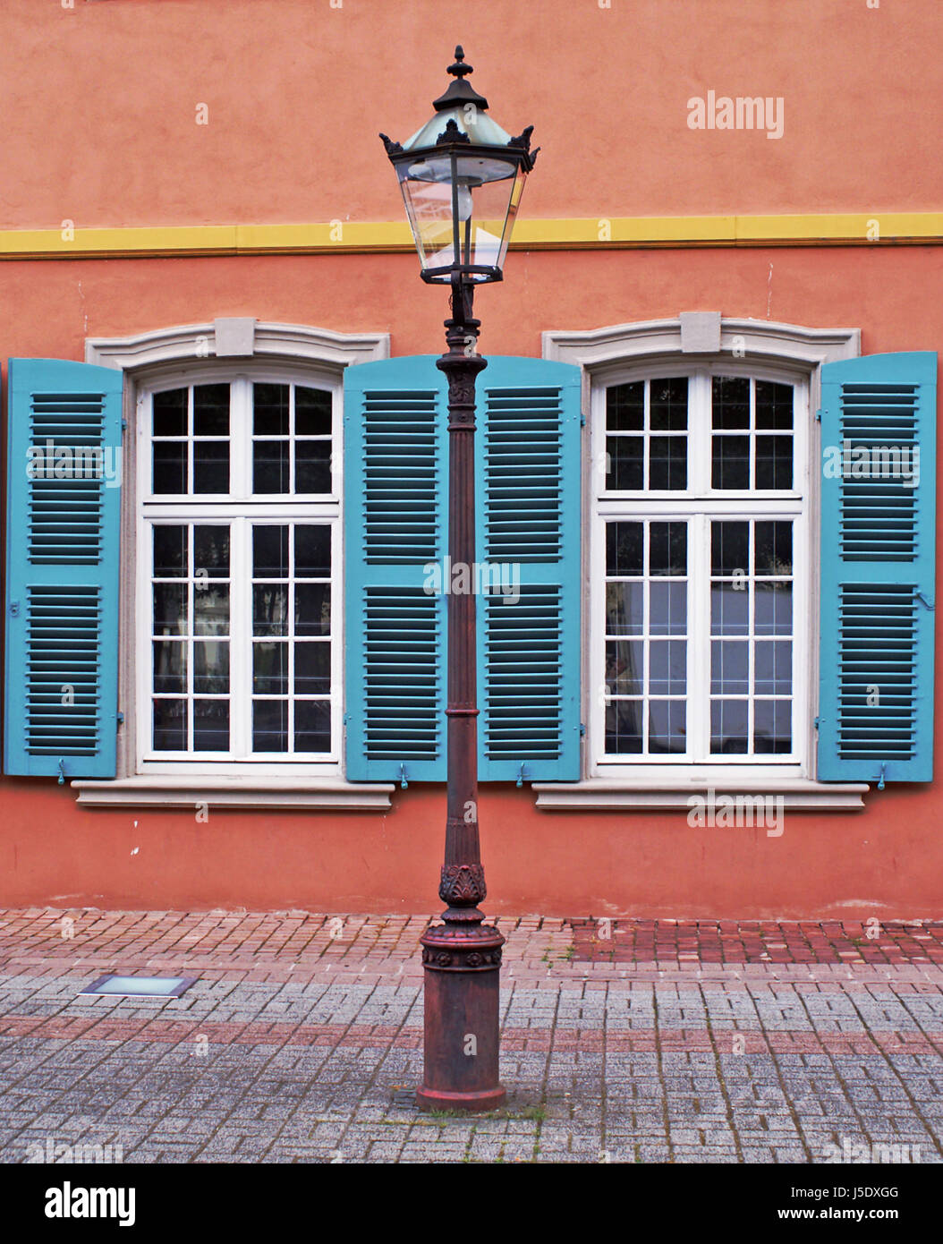 La fenêtre d'ingénierie sous-fenêtre lucarne hublot contraste antique lanterne façade Banque D'Images
