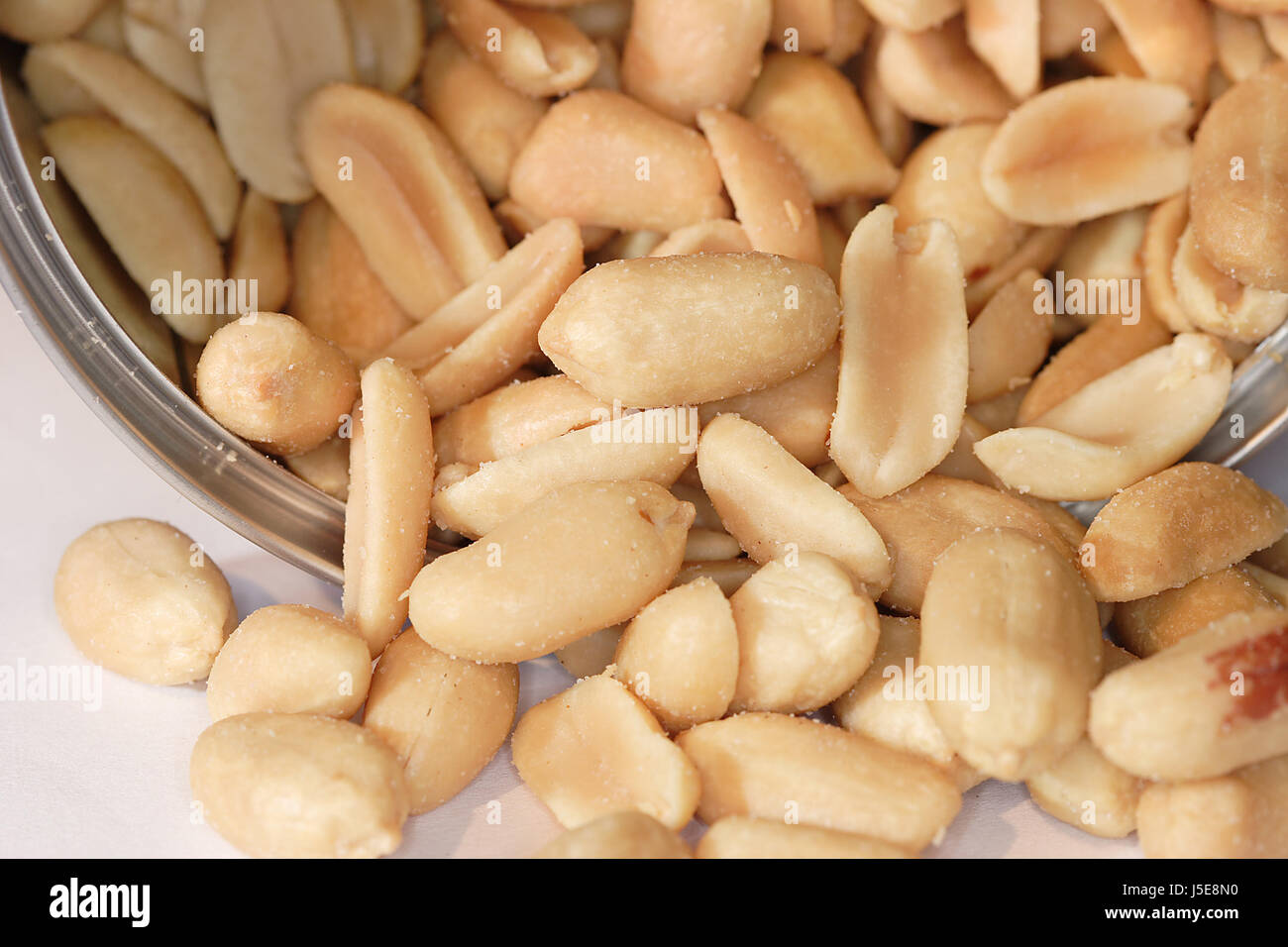 Aliment alimentaire arachides tin oxydées legume grignotage salé rôti snack doze Banque D'Images