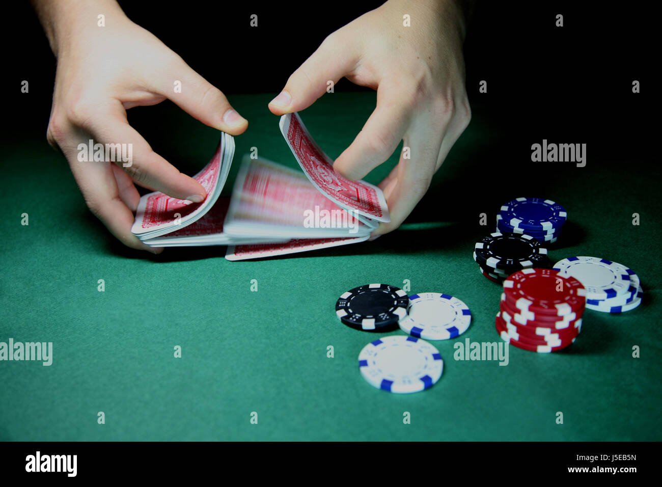 Main mains jeu de cartes jeu de hasard joueur de jeu de carte de pont face mix Banque D'Images