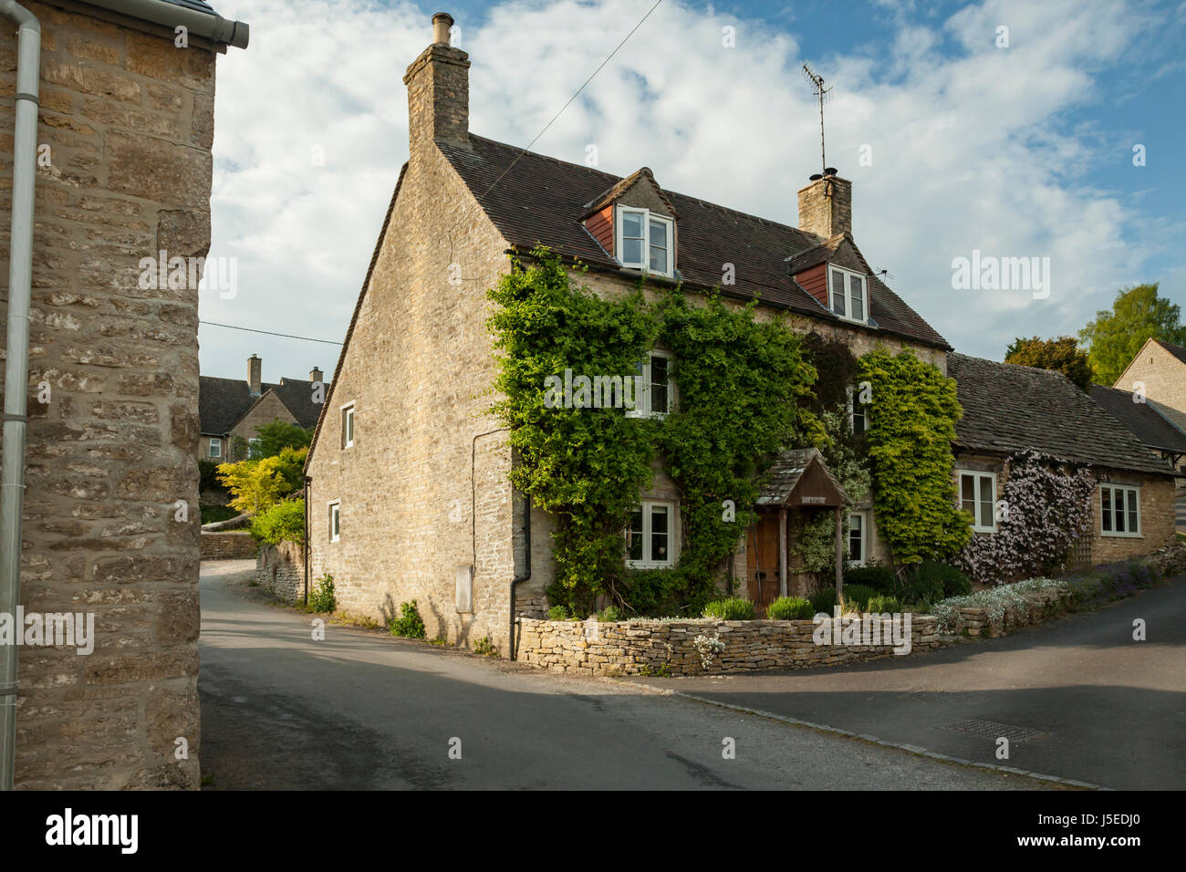 Après-midi de printemps dans la région de North Cerney, les Cotswolds, Gloucestershire. Banque D'Images