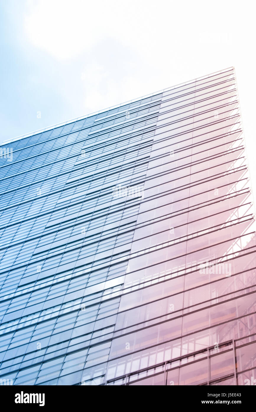 Façade en verre, l'architecture moderne, un immeuble à bureaux Banque D'Images