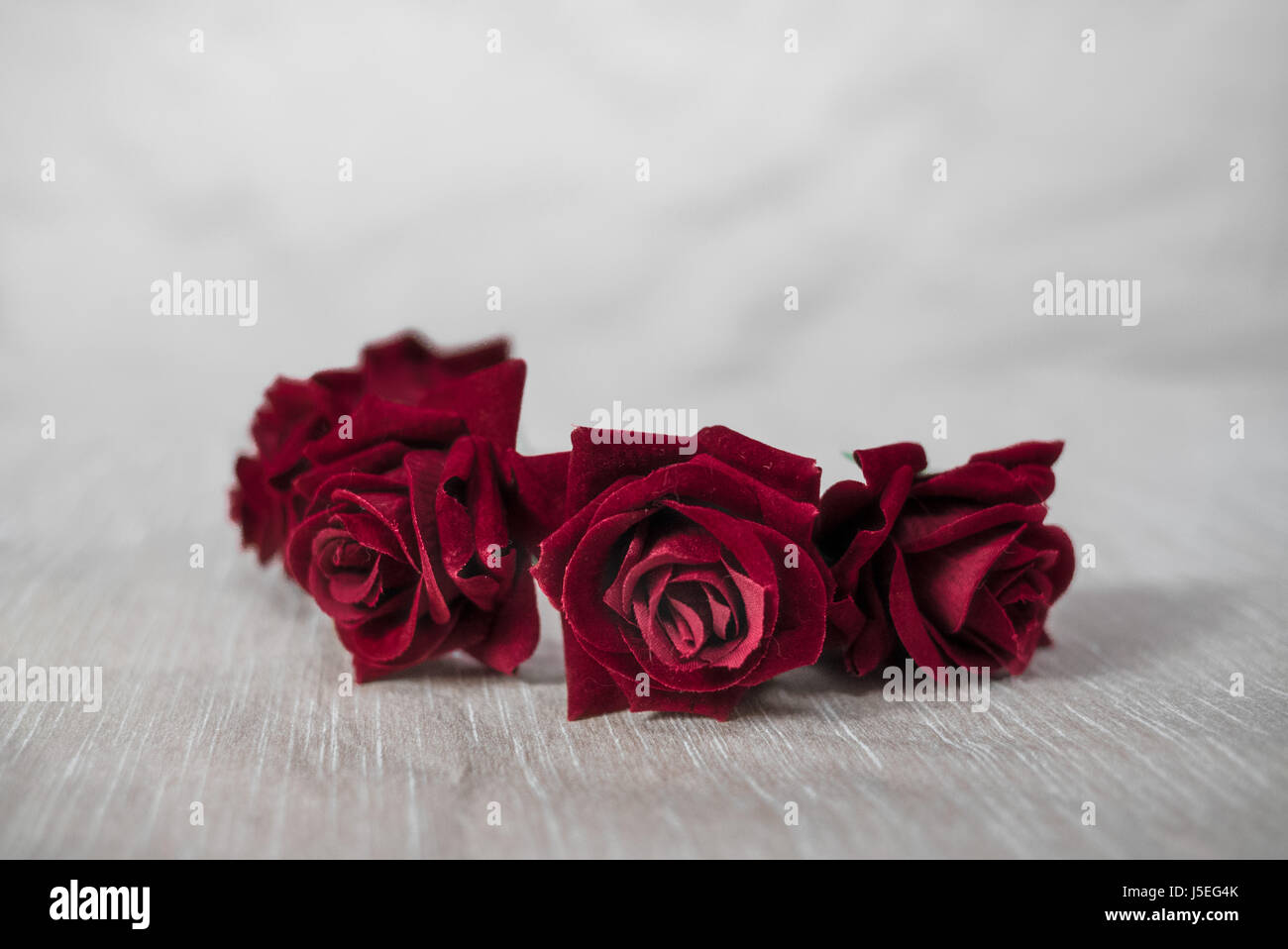 Couronne ronde de roses Banque de photographies et d’images à haute ...