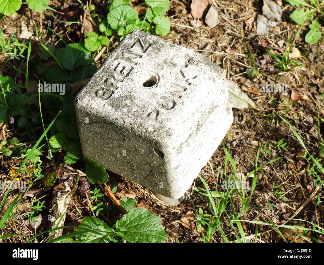 Vierge en pierre marque la frontière caucasienne européenne points marquage délimiter limiter Banque D'Images