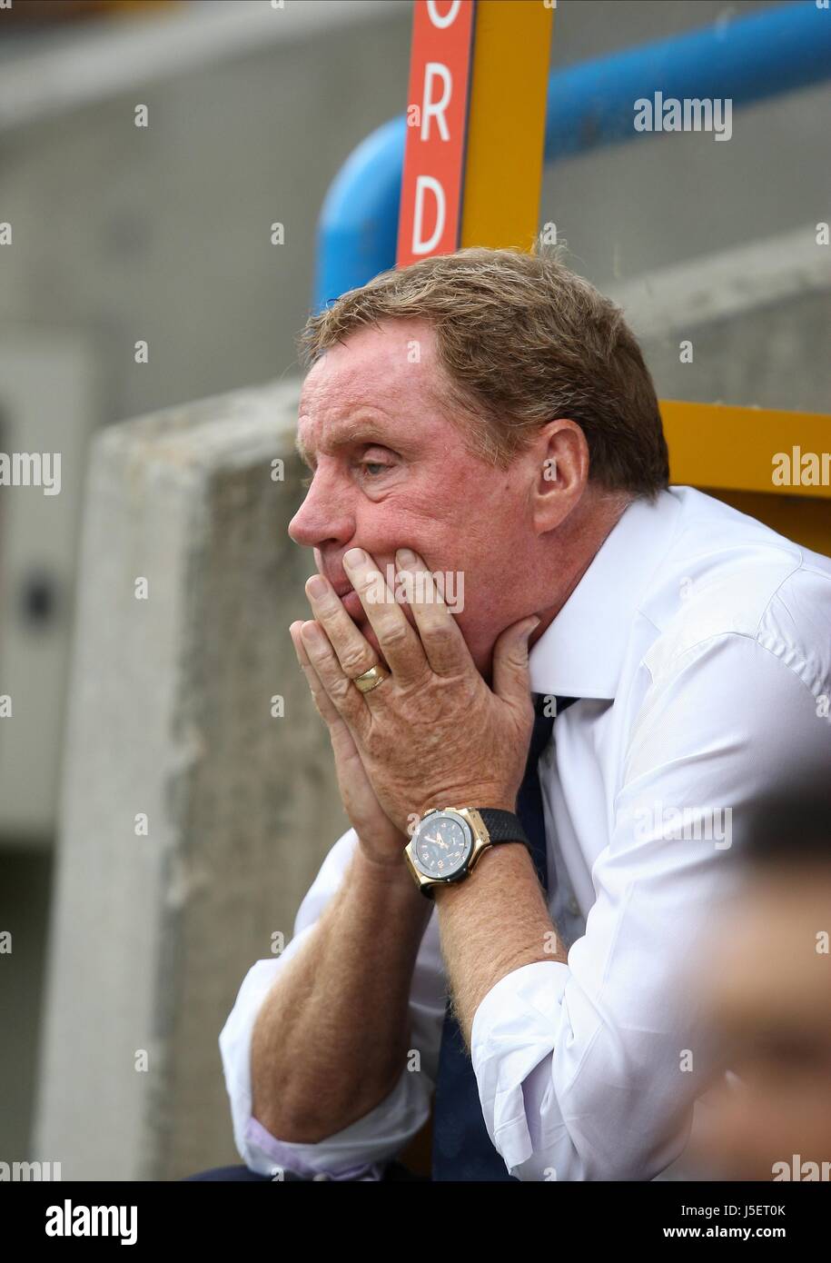 HARRY REDKNAPP HUDDERSFIELD TOWN V QPR HUDDERSFIELD TOWN V QPR JOHN SMITHS STADIUM HUDDERSFIELD ANGLETERRE 10 Août 2013 Banque D'Images