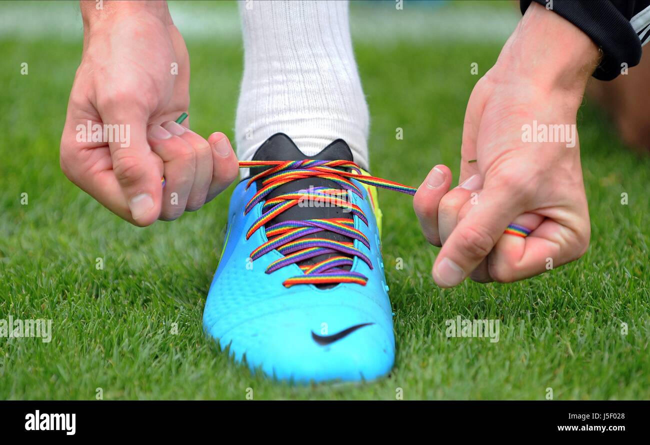 Lacets ARC-EN-CIEL FC NEWCASTLE V Hull City FC ST JAMES PARK NEWCASTLE ANGLETERRE 21 Septembre 2013 Banque D'Images