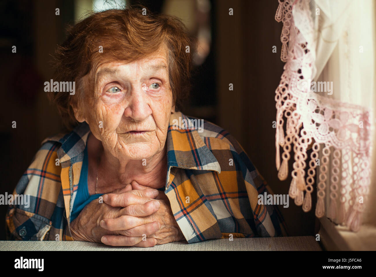 Fédération de femme âgée, de 70 à 80 ans, portrait psychologique. Banque D'Images