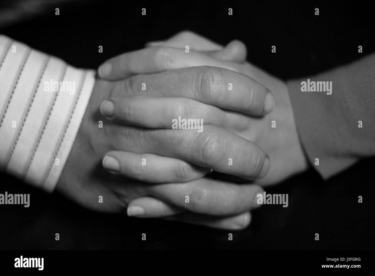Femme main mains connecté affection tendresse fidèle attachante de cohésion Banque D'Images