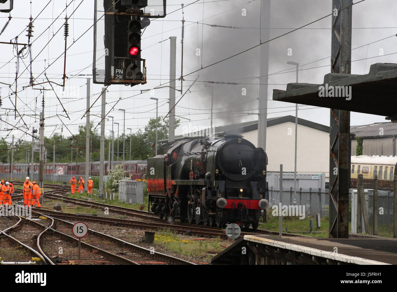 Région du sud de la classe de la marine marchande de la locomotive à vapeur de la ligne de l'Inde portant la plaque constructeur Bodmin testé sur une ligne par Comunidad de la station. Banque D'Images
