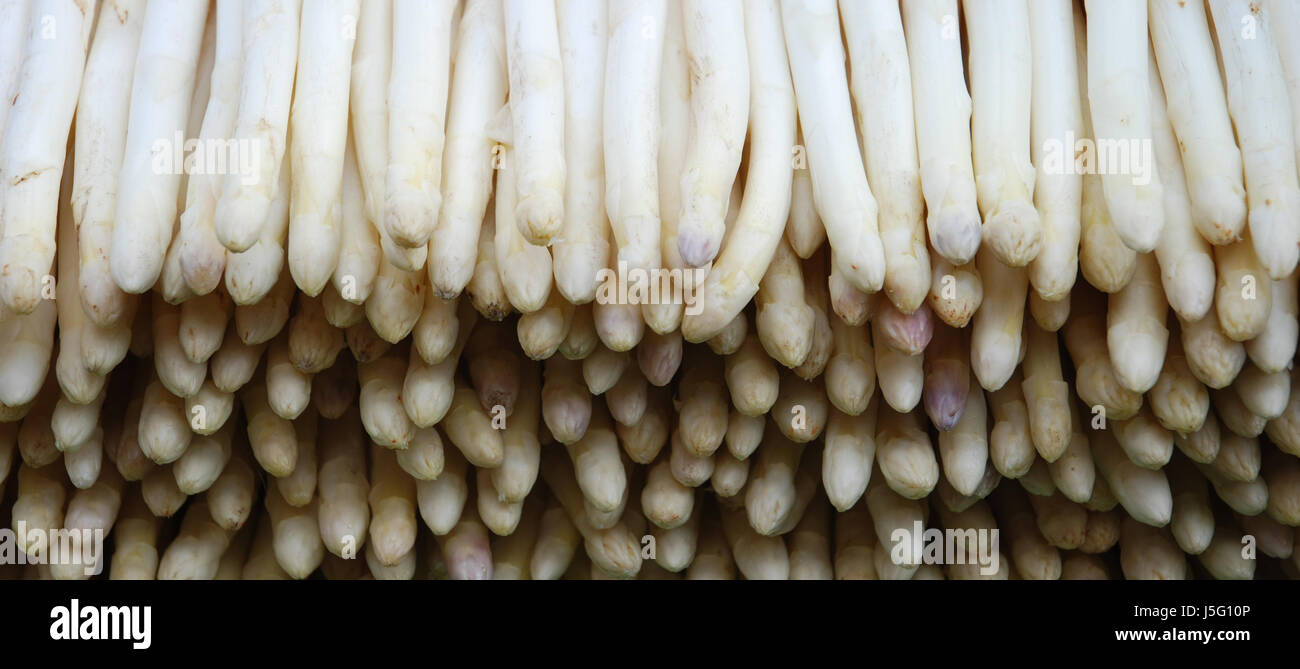 Sting printemps asperges étagé de légumes du marché de l'enceinte des tiges  de blocage saison globe Photo Stock - Alamy