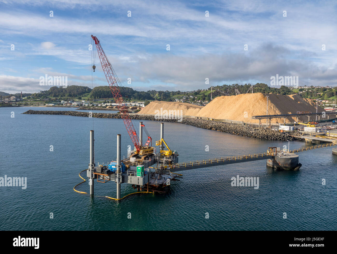 Les copeaux de bois sur le quai prêt pour l'exportation à la Tasmanie Burnie Banque D'Images