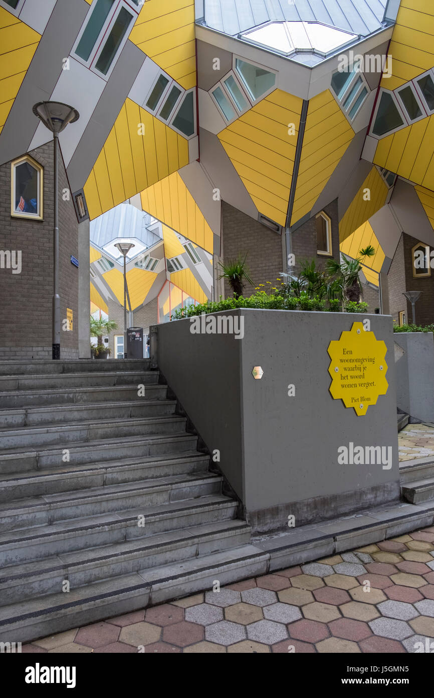 L'extérieur des maisons Cube moderne par l'architecte néerlandais Piet Blom, Overblaak 70, 3011 MH Rotterdam, Pays-Bas Banque D'Images