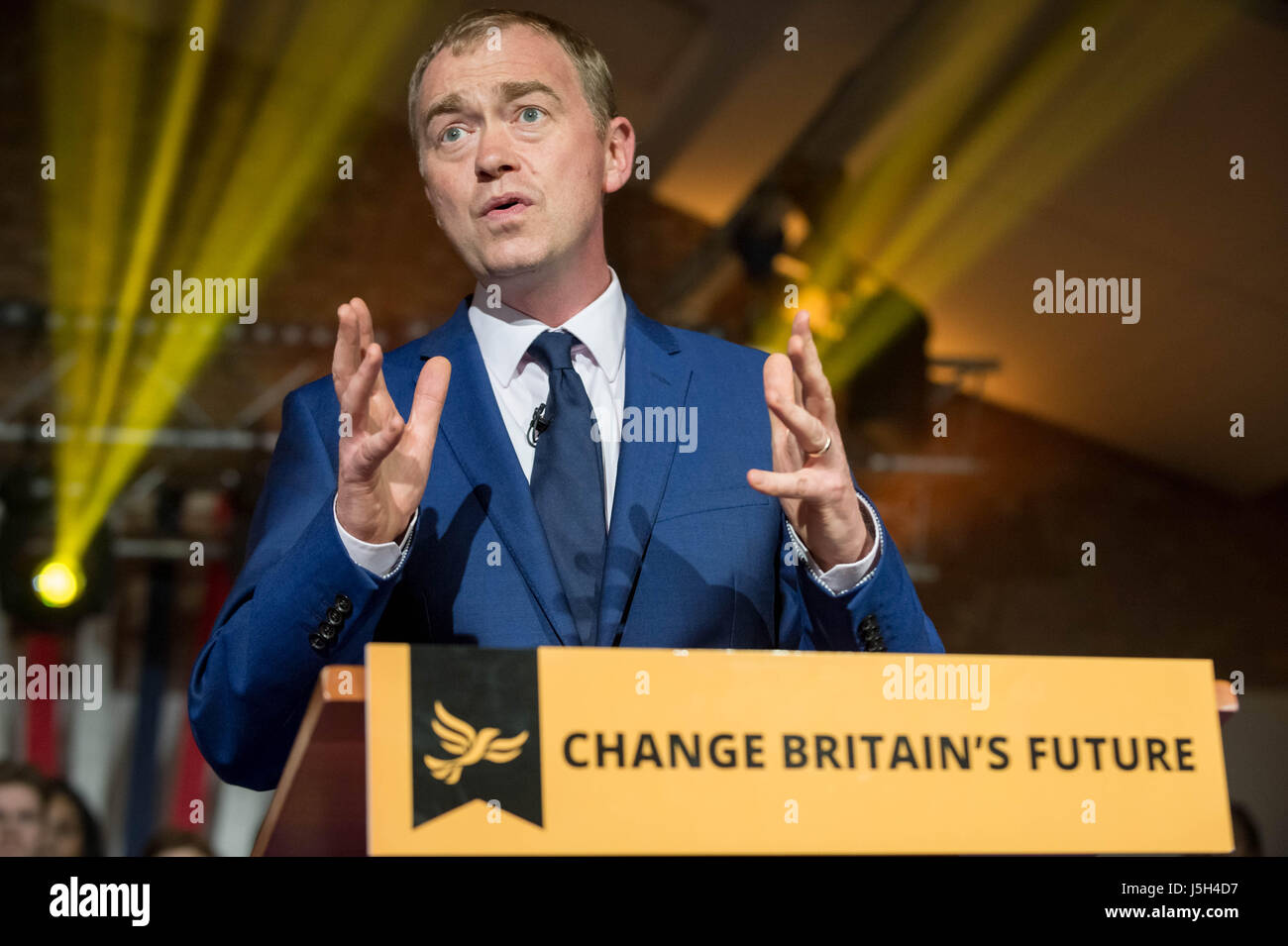 Londres, Royaume-Uni. 17 mai, 2017. Tim Farron, le leader libéral-démocrate, lance son programme électoral général du parti. © Guy Josse/Alamy Live News Banque D'Images