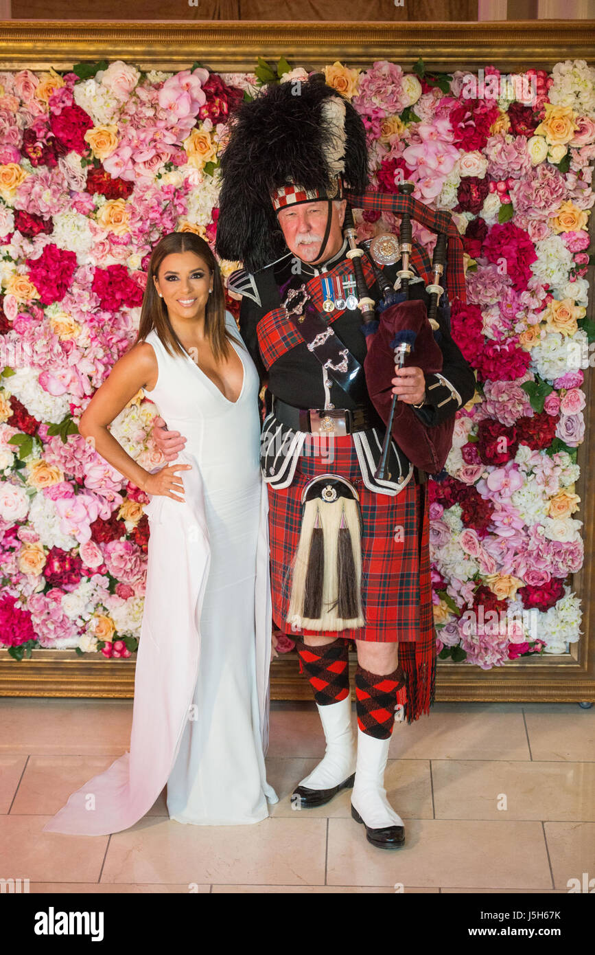 Edinburgh, Ecosse, Royaume-Uni. 17 mai, 2017. Photo : Eva avec James piper Nicholl Le Global Gift Gala est une initiative internationale unique du cadeau Global Foundation, un organisme de bienfaisance fondé par Maria Bravo c'est dédié à l'échelle mondiale événements philanthropiques ; pour aider à recueillir des fonds et faire une différence à l'égard des enfants et des femmes l'acr Crédit : IAN GEORGESON/Alamy Live News Banque D'Images