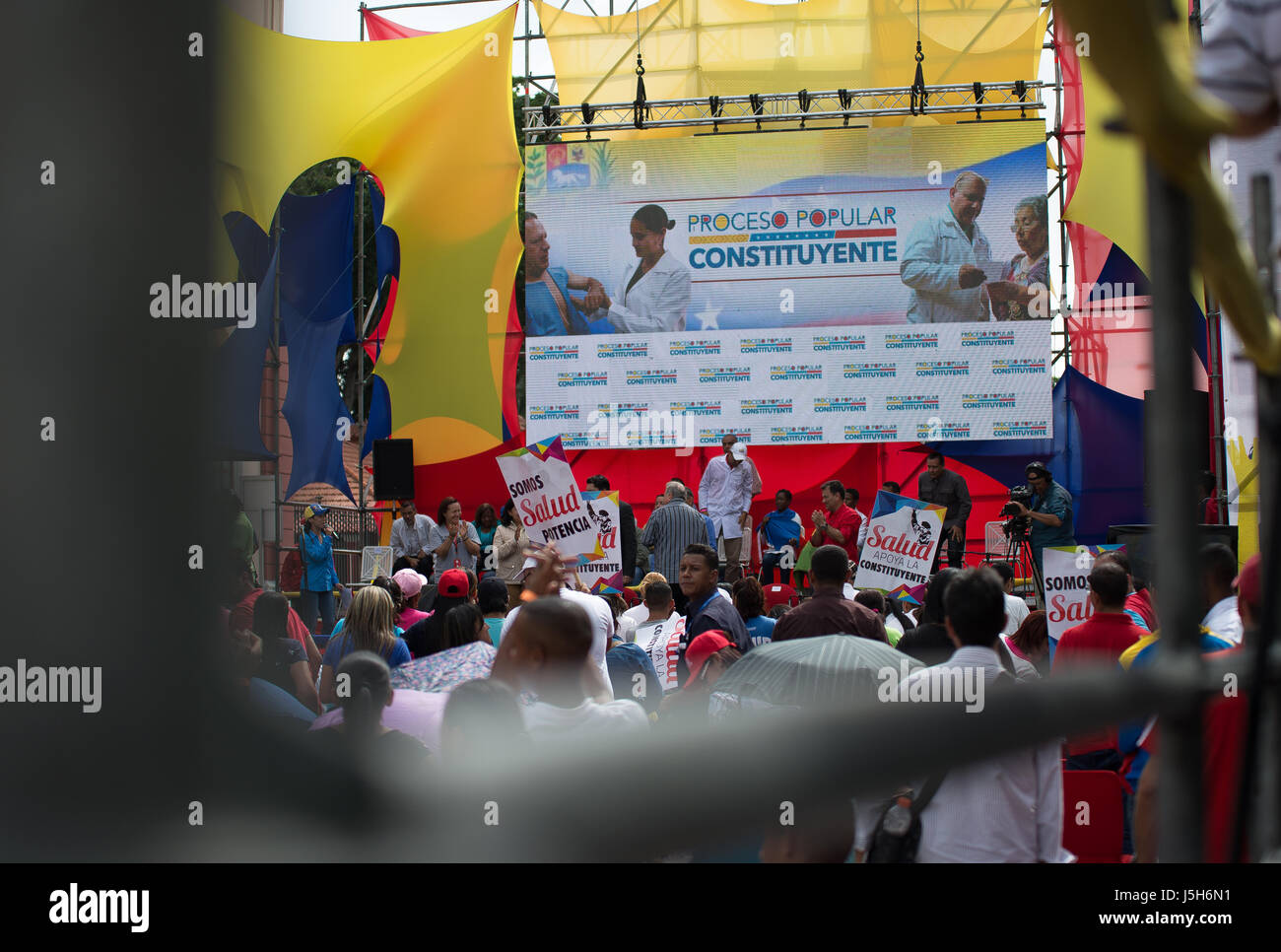 Caracas, Venezuela. 17 mai, 2017. Ils participer à une loi à l'appui de l'Assemblée nationale constituante convoquée par le Président Nicolás Maduro. Credit : Marcos Salgado/Alamy Live News Banque D'Images