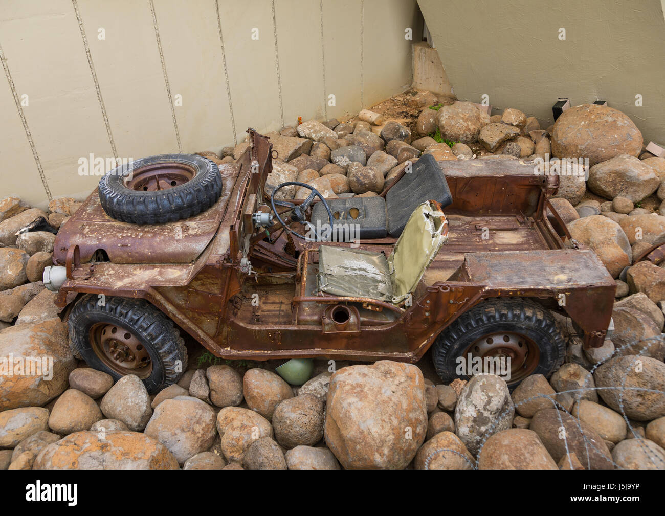 Jeep israélienne dans la guerre musée exploité par le Hezbollah a appelé l'emblème de la résistance ou du musée de la résistance du tourisme, Afrique du gouvernorat, Mleeta, Liban Banque D'Images