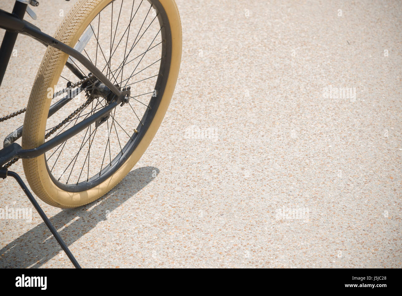 Un service de location de vélos avec des pneus jaunes disponibles pour de nombreuses fermes à Shelby Park près de Memphis, Tennessee. Banque D'Images