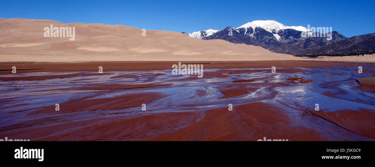 Blue belle beauteously couramment nice montagne desert wasteland brown Banque D'Images