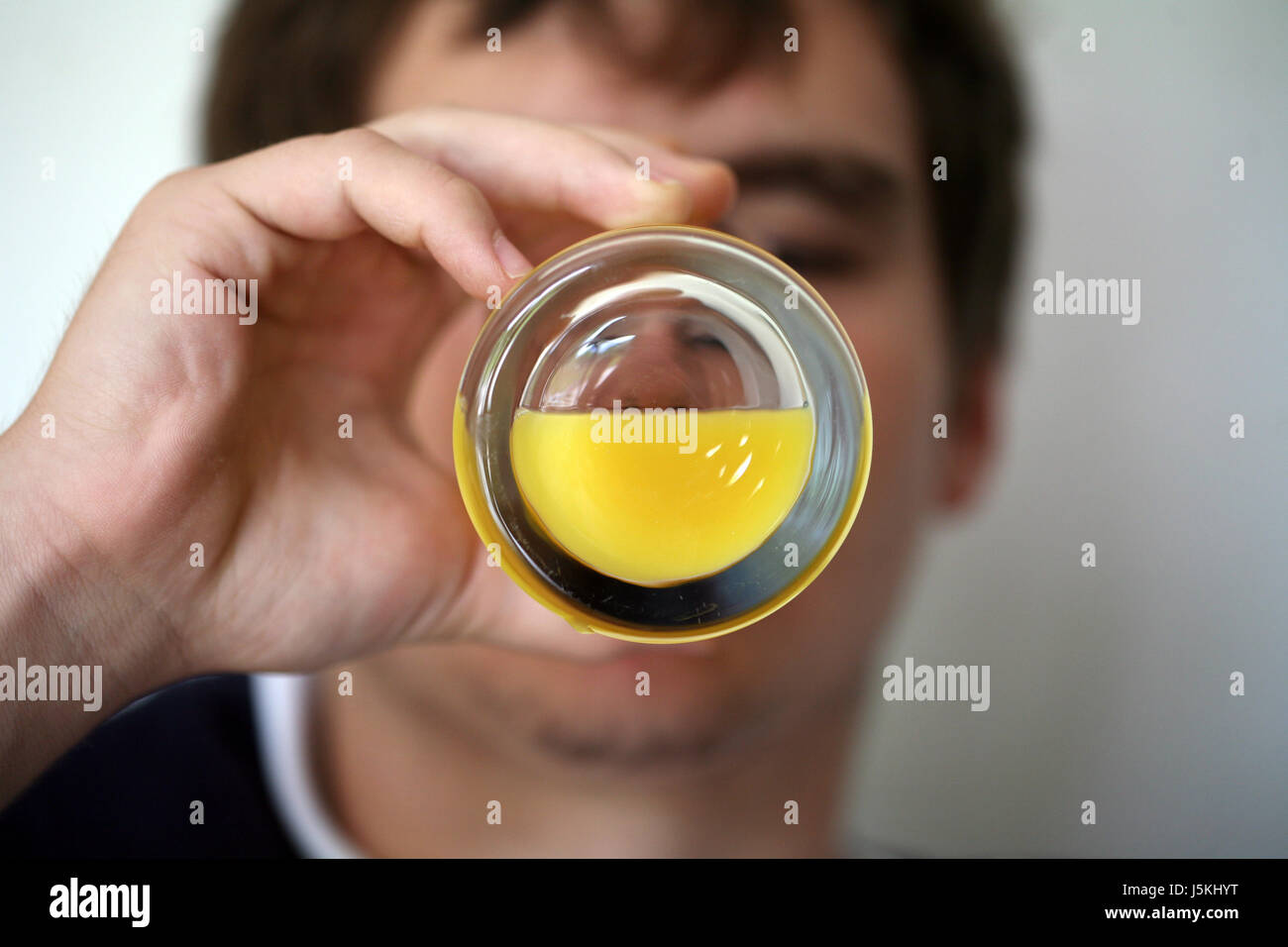 Calice en verre Tumbler part macro macro close-up admission vue en gros verre Banque D'Images