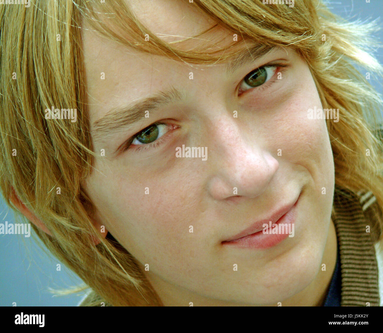 Mâles adolescents face portrait masculin d'organe de l'œil la puberté adolescente coiffure bw Banque D'Images