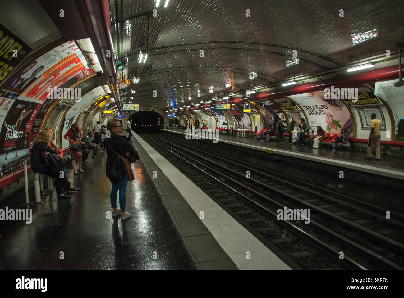 La station de métro métro Vieux rail de maçonnerie Banque D'Images