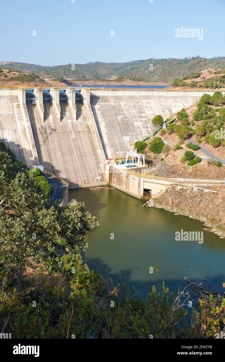 Pomarao barrage et d'une centrale hydroélectrique sur la rivière Guadiana Chanza près de réservoir sur la frontière entre le Portugal et l'Espagne Banque D'Images