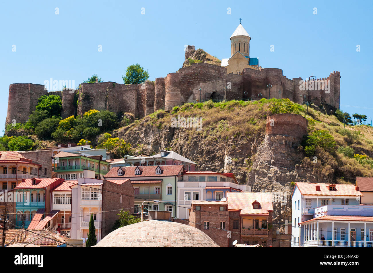 Nariqala forteresse avec Abanotubani trimestre ci-dessous dans la capitale géorgienne de Tbilissi Banque D'Images