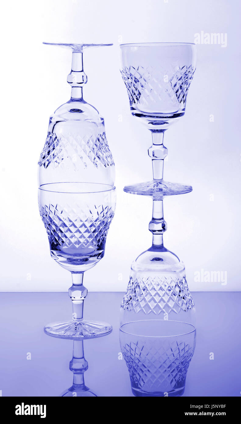 Calice en verre Tumbler verre boire bavoirs verres art studio brillance Banque D'Images