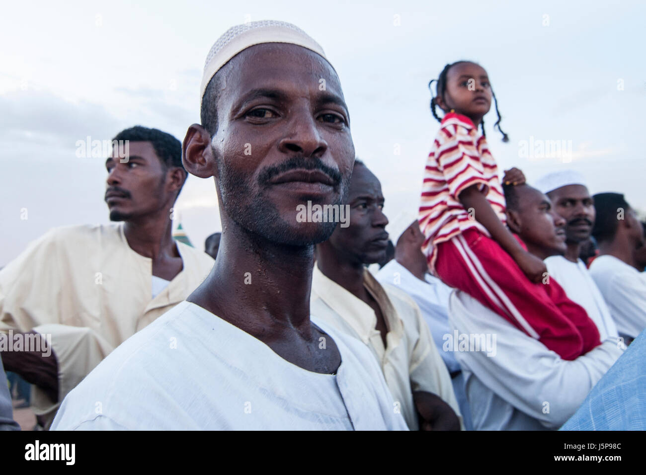 Soudan, OMDOURMAN : chaque vendredi les soufis d'Omdurman, l'autre moitié de la capitale du nord du Soudan, Khartoum, se rassemblent pour leur 'dhikr' - chant et Dancers Banque D'Images