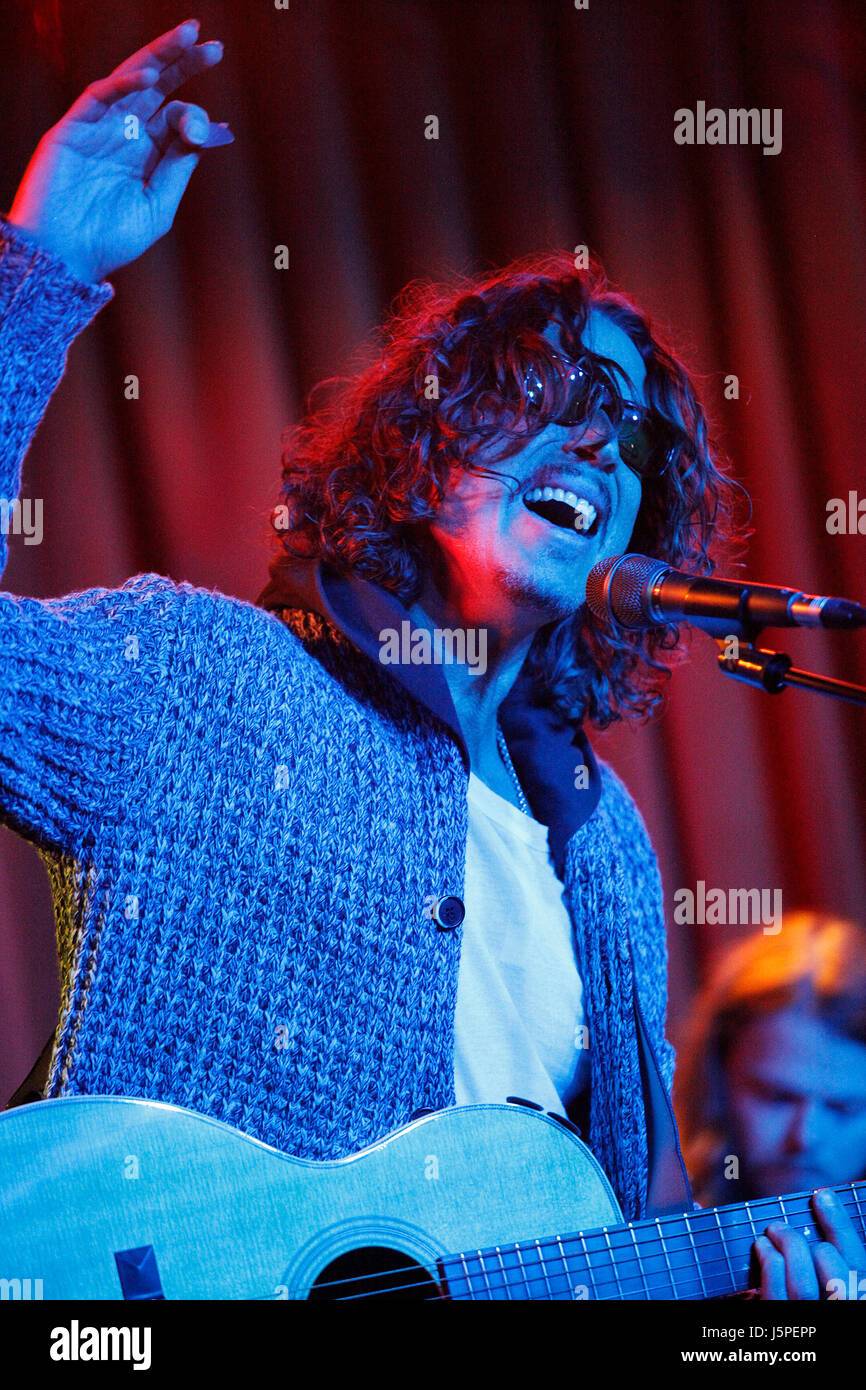 Philadelphia, PA, USA. 25Th Dec 2017. Chris Cornell effectue à Radio 104,5 Gala Movember à Eurosport France vivre à Philadelphie, PA, le 17 décembre 2015. Credit : Star Shooter/media/Alamy Punch Live News Banque D'Images