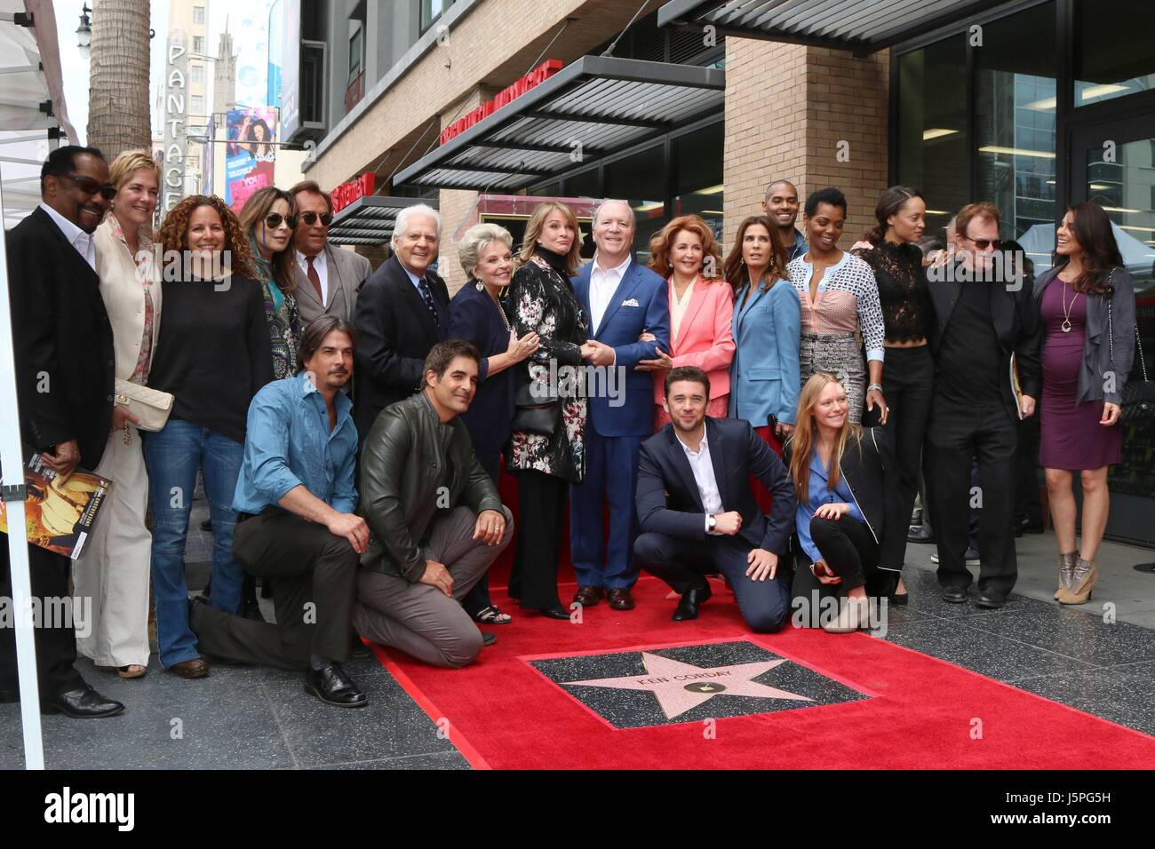 Los Angeles, CA, USA. 17 mai, 2017. Jours de notre vie, Ken Corday à la cérémonie d'intronisation pour l'étoile sur le Hollywood Walk of Fame pour Ken Corday, Hollywood Boulevard, Los Angeles, CA, 17 mai 2017. Credit : Priscilla Grant/Everett Collection/Alamy Live News Banque D'Images