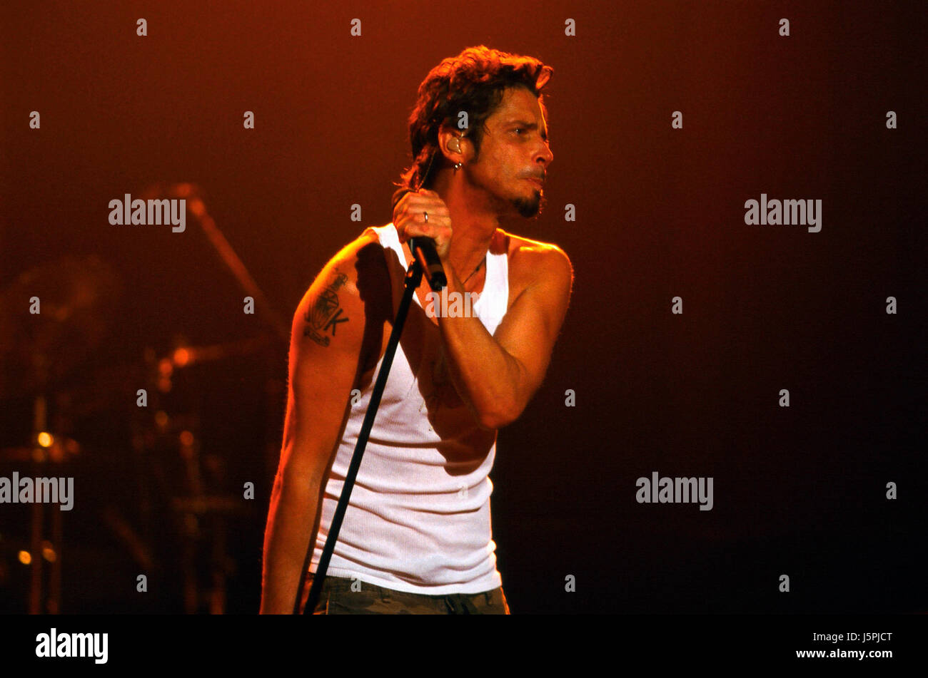 Chris Cornell d'Audioslave (anciennement de Soundgarden) fonctionne à la LG Wiltern à Los Angeles, Californie. 20 mai 2005 Credit ://MediaPunch RTWard Banque D'Images