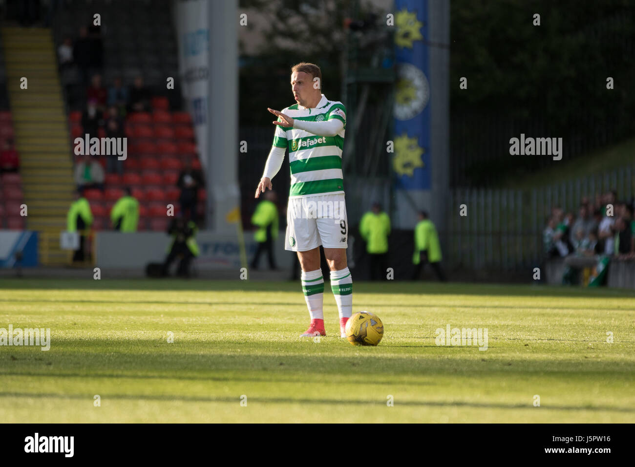 Glasgow, Scotland, UK 18 mai 2017, Partick Thistle v Celtic, Firhill Stadium, SPFL match 5-0. Scottish Premiership Partick Thistle vs Celtic 7:45pm jeudi 18 mai Firhill Stadium (Att : 7847) Banque D'Images