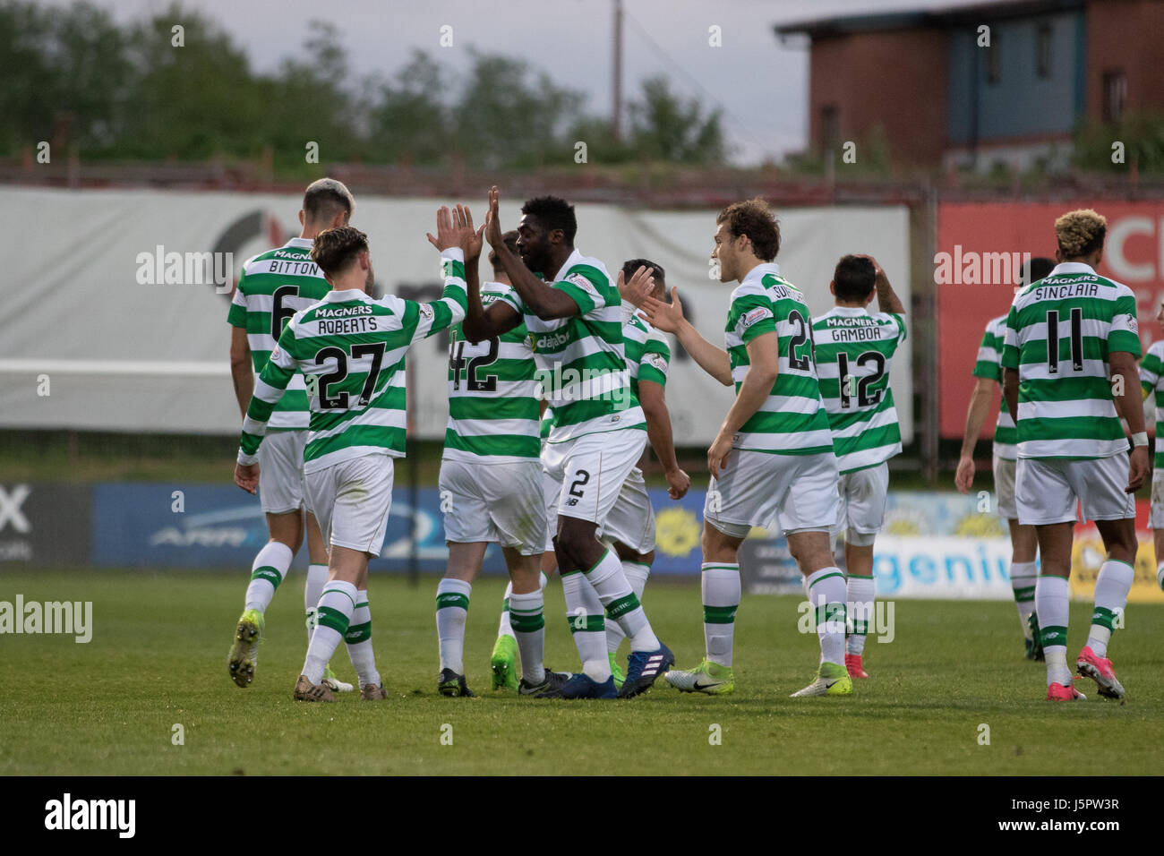 Glasgow, Scotland, UK 18 mai 2017, Partick Thistle v Celtic, Firhill Stadium, SPFL match 5-0. Scottish Premiership Partick Thistle vs Celtic 7:45pm jeudi 18 mai Firhill Stadium (Att : 7847) Banque D'Images