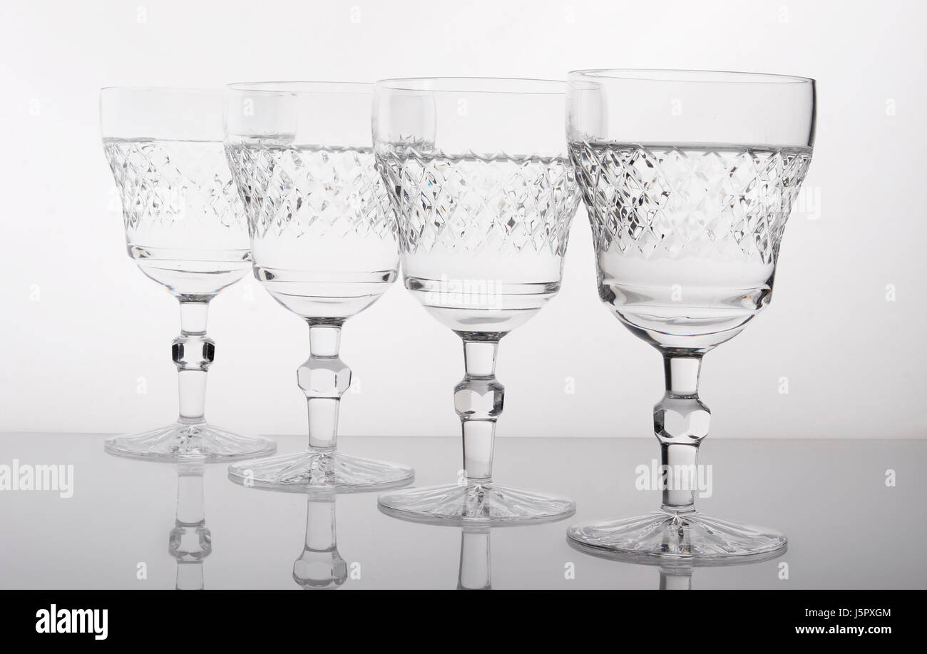 Calice en verre Tumbler verre boire bavoirs verres art studio brillance Banque D'Images