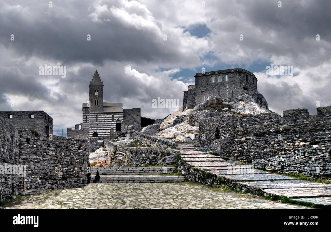 Visite du parc national de l'Eglise en composition photo ruines nuageux coast Banque D'Images