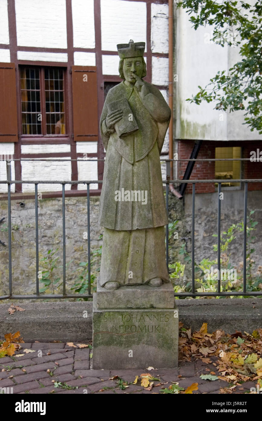 Arbre généalogique monument statue en pierre de style grès construction architecture Banque D'Images