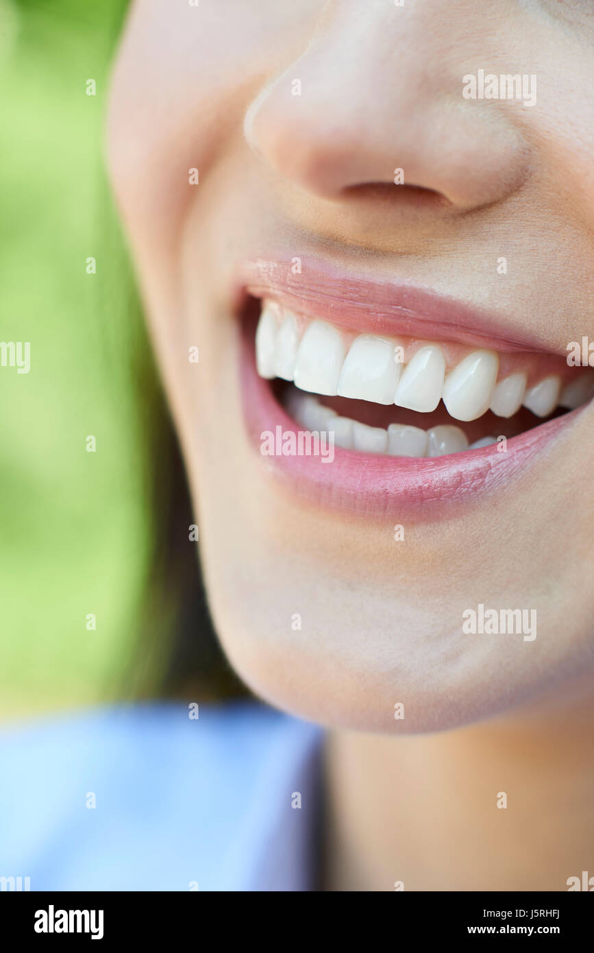 Close Up of Woman avec de belles dents et parfait Banque D'Images
