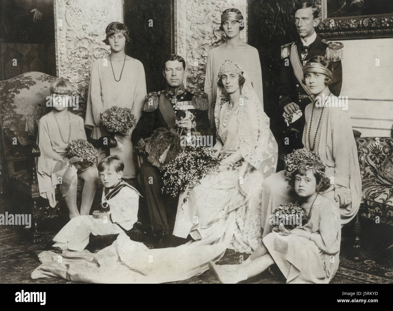 Portrait de mariage du Prince héritier Gustave Adolphe de Suède et de Dame Louise Mountbatten, la nouvelle Princesse de Suède, avec un accompagnateur, Londres, Angleterre, RU, 1923 Banque D'Images