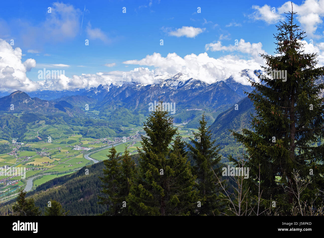 Paysage de montagne et de vallée panorama Rossfeldstrasse road près de Berchtesgaden, en Bavière, Allemagne Banque D'Images