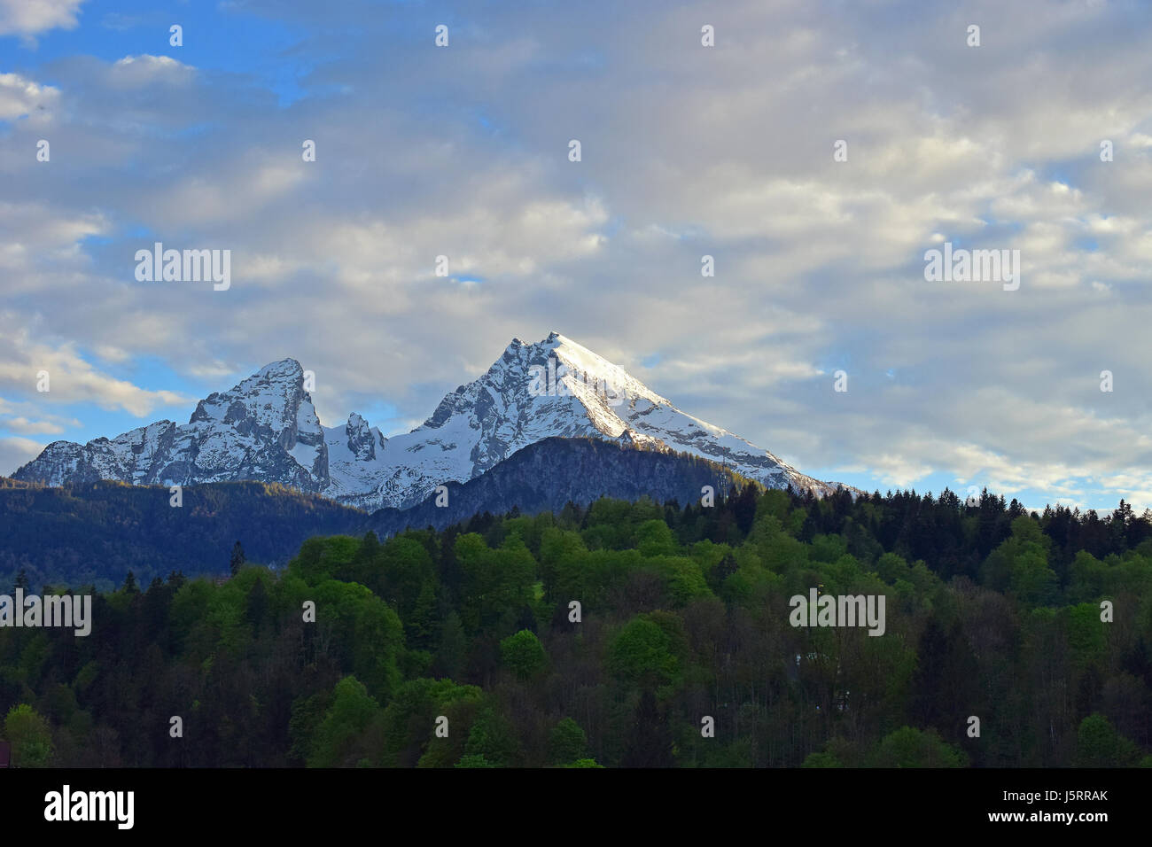 Watzman mountain, le plus élevé en Allemagne et le plus haut situé entièrement sur le territoire allemand, dans les Alpes bavaroises au sud du village de Berch Banque D'Images