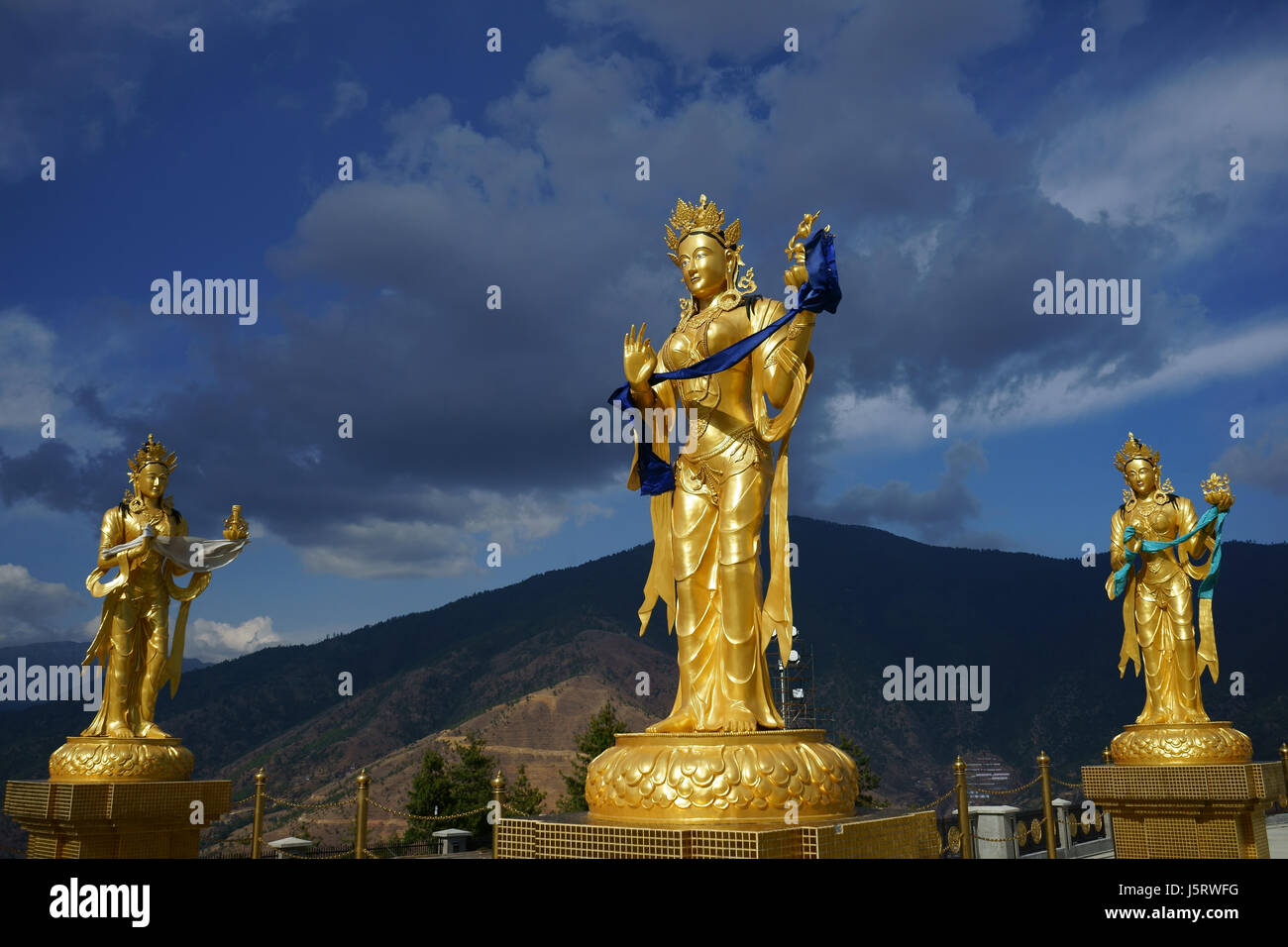 Statues en or de femme bouddhiste Bouddha au temple de Dieu Dordenma, Thimphu, Bhoutan Banque D'Images