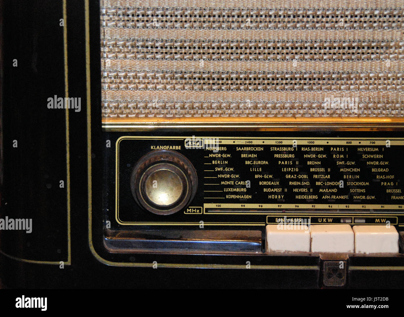 Écouter musique radio nostalgie nostalgie vieux émetteur écouter la musique  Photo Stock - Alamy