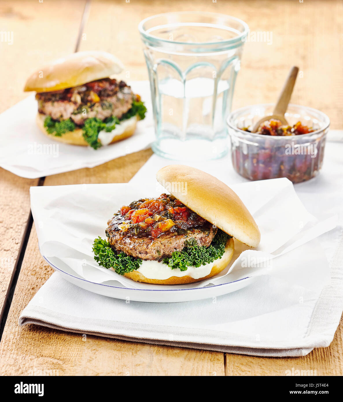 Kale burger avec relish kale Banque D'Images