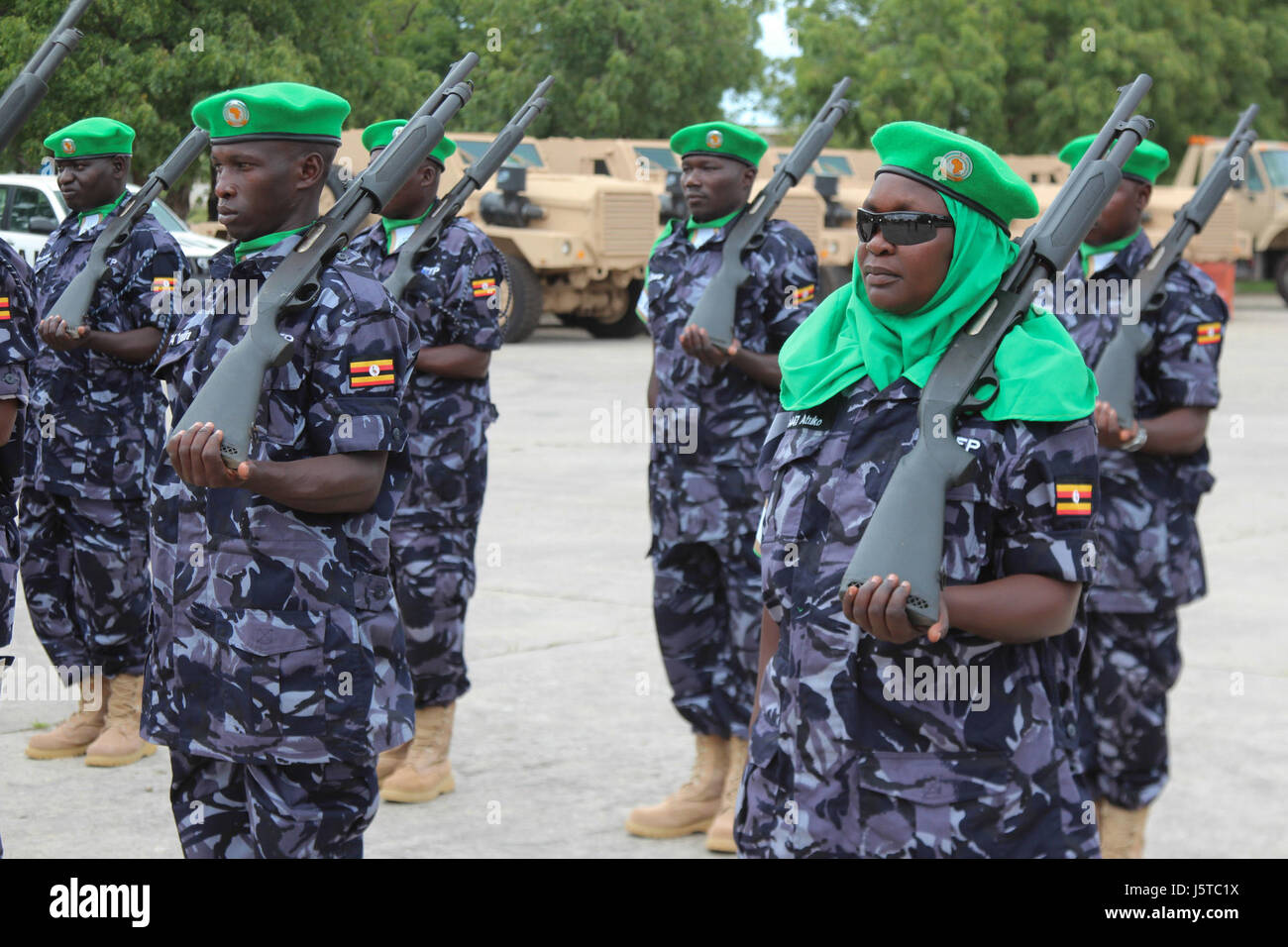 Cette image montre la cérémonie d'ouverture conduite par la police de l'AMISOM (Mission de l'Union africaine en Somalie), dans le cadre des opérations de la mission en Somalie visant à renforcer la sécurité et la gouvernance. Banque D'Images