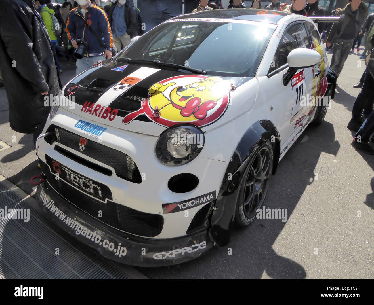 Ce titre fait référence à un modèle spécifique de la G-Tech Sportster GTR, probablement une version avancée du modèle de voiture, présentant des détails de haute performance et de design. Banque D'Images