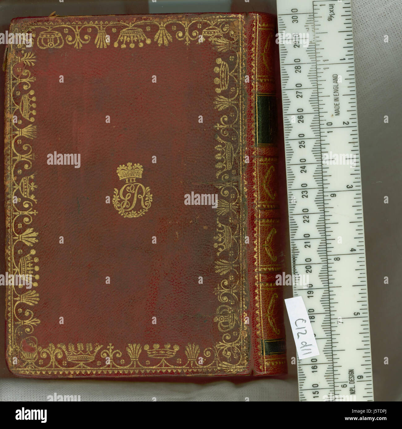 Apophthegmata est un recueil de dictons spirituels et concis attribués à diverses personnalités historiques, y compris des empereurs, des rois, des capitaines, des philosophes et des orateurs des traditions grecque et romaine. Le travail se concentre sur leurs remarques pointues et perspicaces, préservant la sagesse de ces figures influentes de l’Antiquité. Banque D'Images