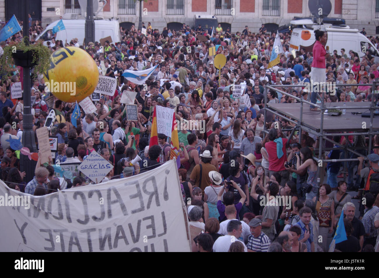 Cette entrée peut faire référence à une heure ou un événement spécifique marqué comme 016 15M Sabado 2349. Des détails supplémentaires sont nécessaires pour clarifier sa pertinence spécifique, comme le lieu, la date ou le contexte qui l'entoure. Banque D'Images