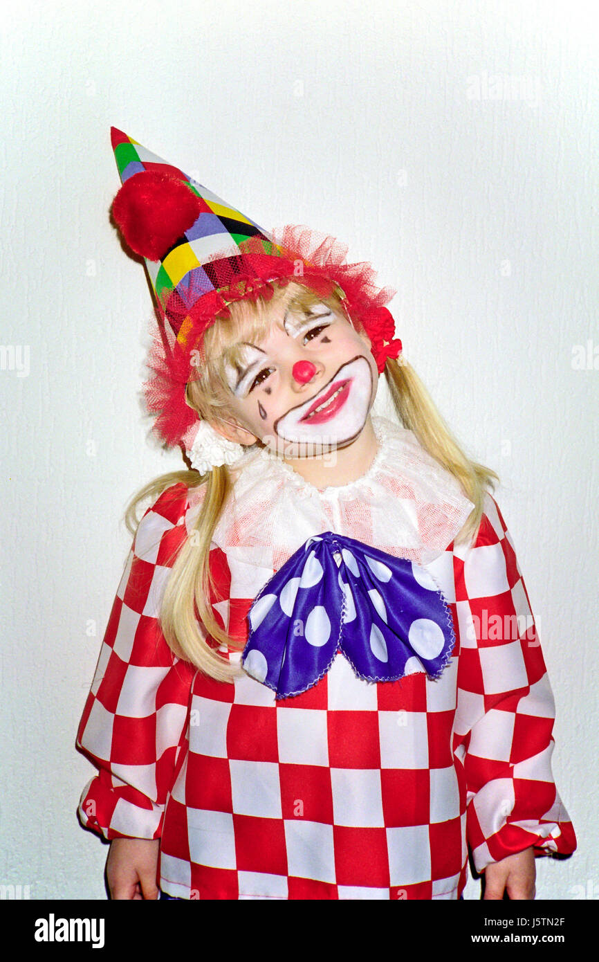 Hat clown déguisé coiffures harlequin carnival forment les jeunes de moins de revêtement Banque D'Images